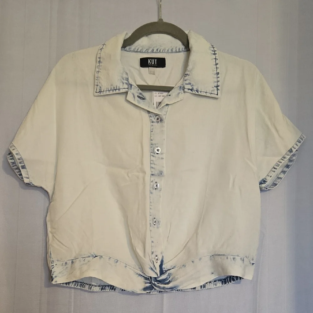 Kut from the Kloth Light Wash Cropped Button-Up Shirt Sz XS NWT - Picture 1 of 7